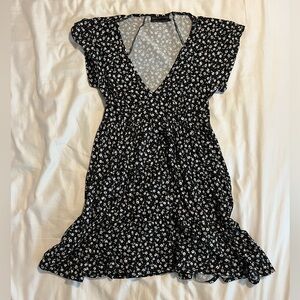 Urban Outfitters casual floral layered v neck short sleeve midi dress